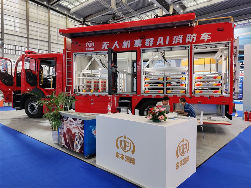 Breaking News! Shenzhen Dongfeng Debuts AI Drone Cluster Fire Truck at Shenzhen Expo!