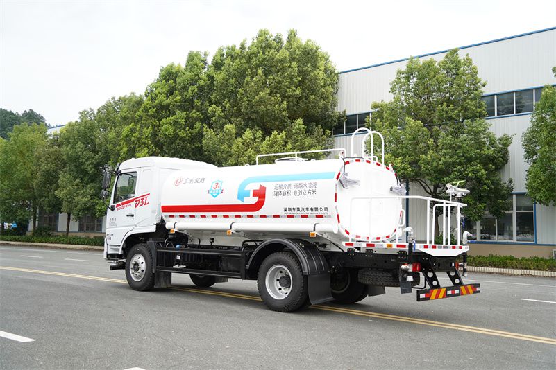 Shenzhen Dongfeng D3L Greening Sprinkler Truck: Power and Performance